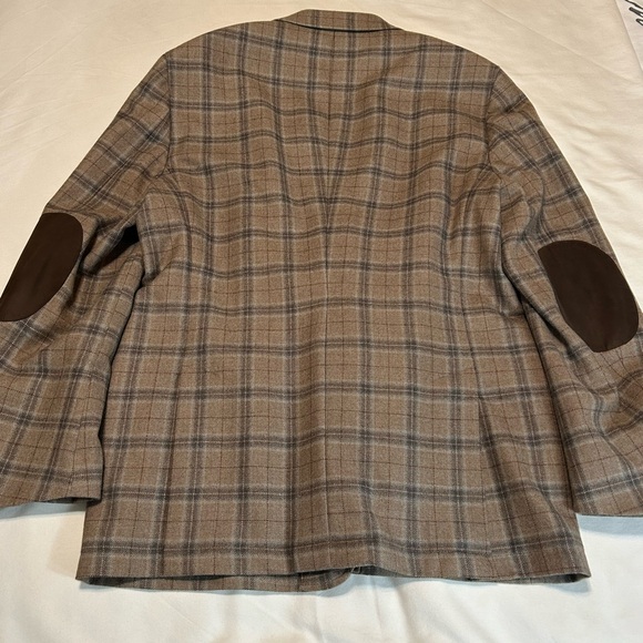 Tan blazer. Size XL. I wear a 44R and it fits well. - Picture 2 of 5